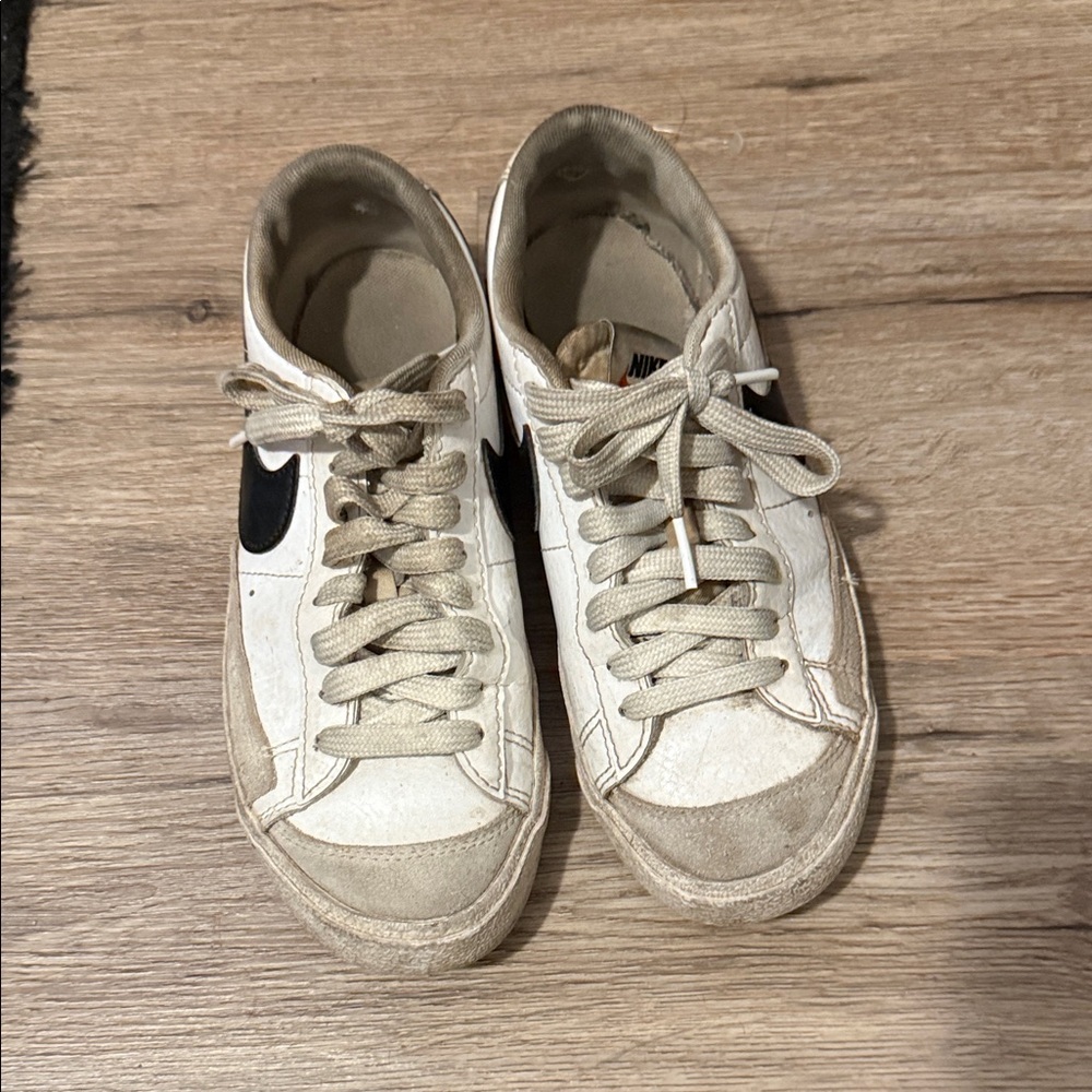 Nike White and Black Casual Sneakers